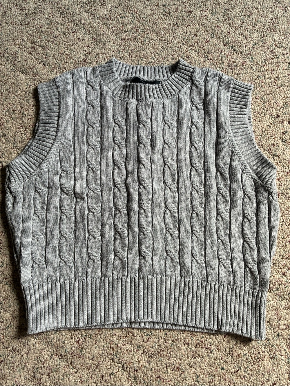 Forever 21 Light Gray Cable Knit Sleeveless Crew Sweater Vest